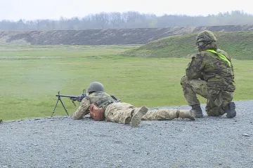 Ovládání protitankových střel nebo záchrana raněného kolegy. Češi cvičí ukrajinské vojáky