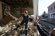 Středeční zemětřesení v Řecku poškodilo desítky budov