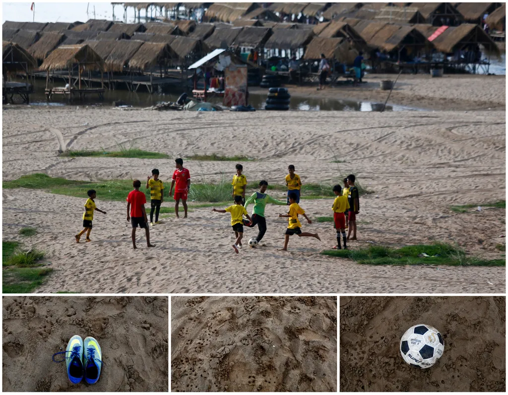 Fotbal na pískovém plácku u resortu Koh Dach na břehu řeky Mekong v Kambodži