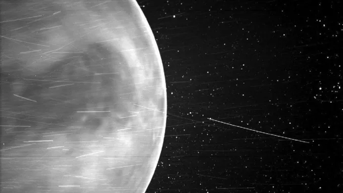 Venuše vyfocená Parkerovou sondou