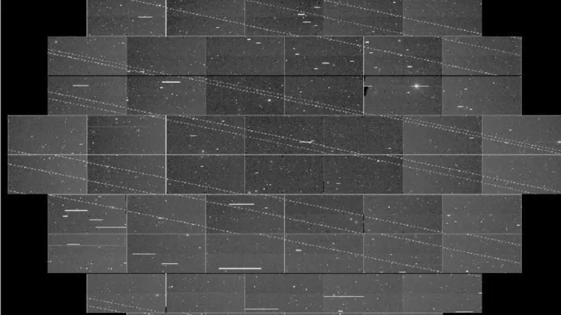 Satelity Starlink na snímcích chilské observatoře