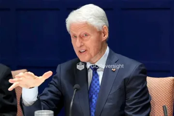 Kongresový výbor zveřejnil záznamy výpovědí Clintonových kvůli Epsteinovi
