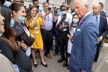 Pandemie ve světě: Británie hlásí prudký týdenní nárůst. Počet zemřelých přesáhl čtyři miliony