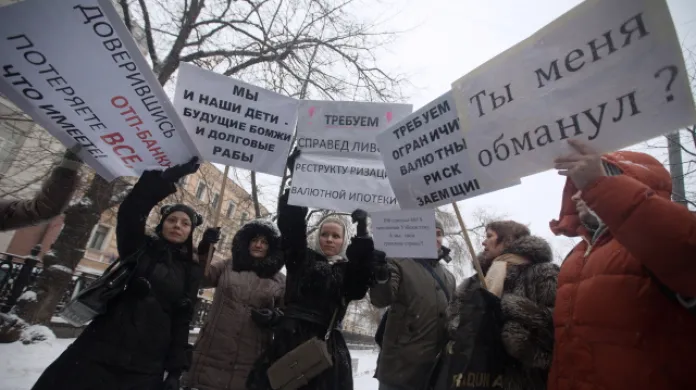 Protesty před moskevskou centrální bankou