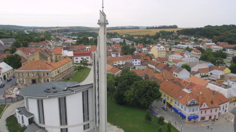 Kostel sv. Václava a sv. Anežky České v Hustopečích