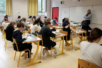 Bek chce desítky miliard navíc. Peníze by šly i na budování škol