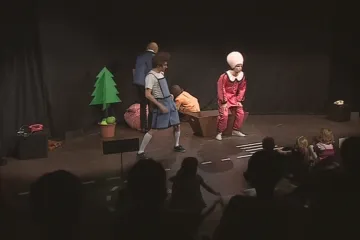 Mimino s velkou hlavou učí malé diváky toleranci