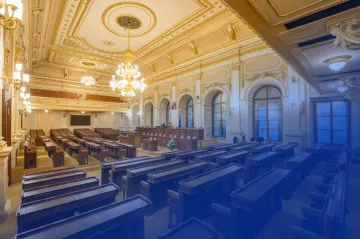 Sněmovna má řešit revizi služebního zákona a svůj jednací řád