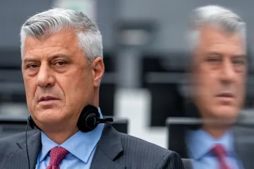 Thaçi poprvé stanul před tribunálem. Obvinění z válečných zločinů odmítl