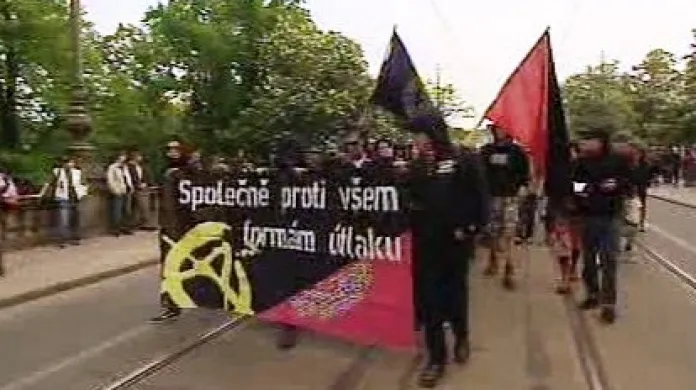 Na Střeleckém ostrově se 1. května sešli anarchisté a vyrazili na průvod Prahou.