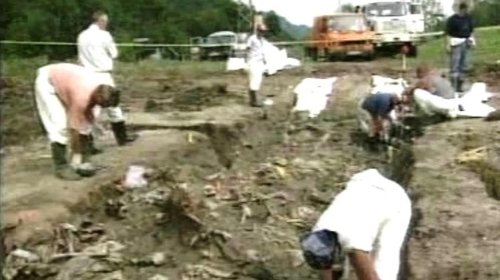 Hromadný hrob v bosenské vesnici Mršići