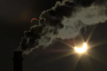 OBRAZEM: Půl Slunce si vychutnaly miliony lidí v Evropě