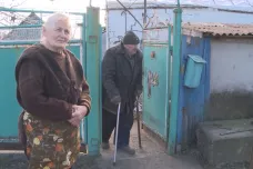 „Neodejdu, ani kdyby přišli Rusové.“ V ukrajinské vesnici blízko bránícího se Vuhledaru zůstávají civilisté