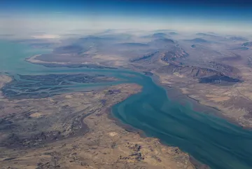 Animace ukazuje, jak válka zastavila dopravu Hormuzským průlivem