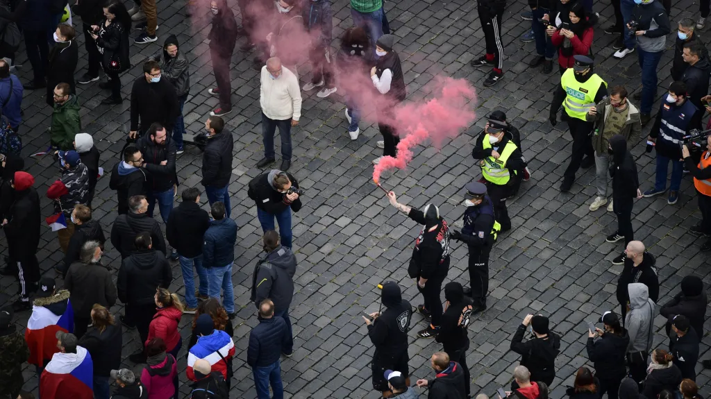 Demonstrace v Praze na Staroměstském náměstí proti opatřením kvůli koronaviru