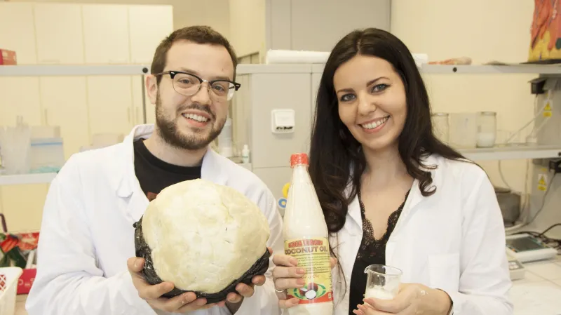 Vojtěch Kundrát a Andrea Hároníková z FCH VUT