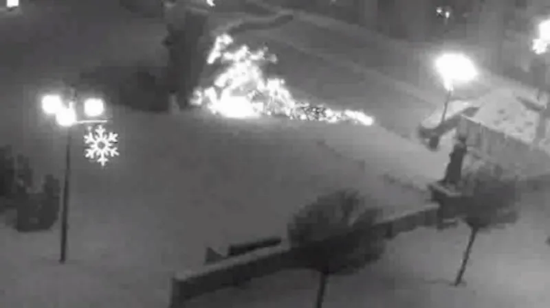 Pád vánočního stromu v Jablonci nad Nisou