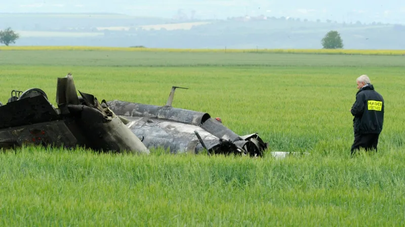 Trosky Delfínu po nehodě u Žatce