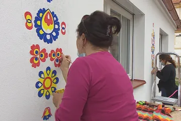 Malérečky ve Strážnici se nezastaví. Tradičními vzory zdobí domy, sklípky i kapličky