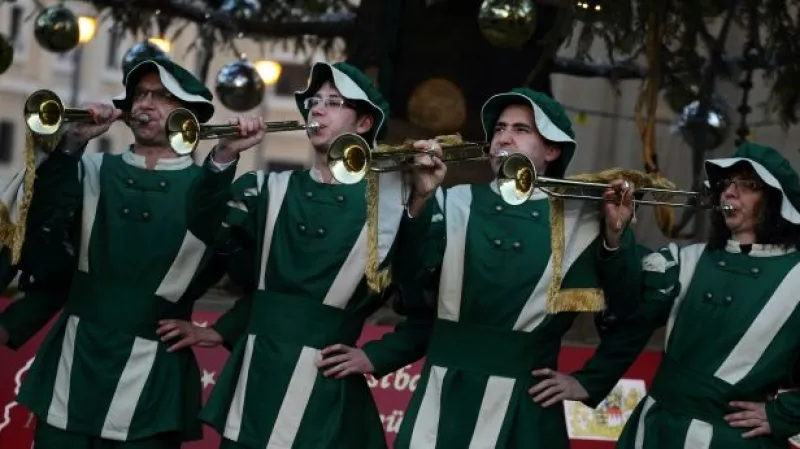 Ve Vatikánu rozsvítili vánoční strom