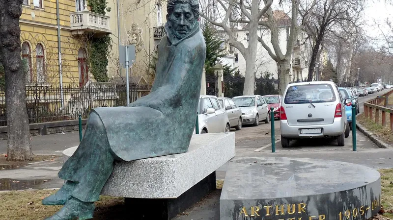 Socha Arthura Koestlera v Budapešti