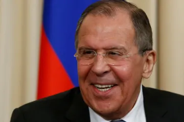Lavrov označil zprávu o plánu zabít české politiky za nemyslitelnou. Vyzval k dialogu o soše maršála Koněva