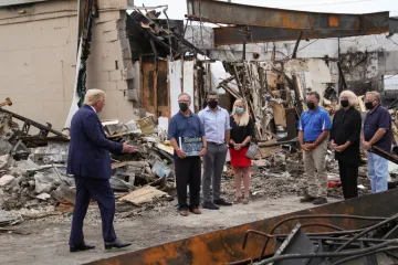 Trump dorazil do Kenoshy. Chce zde podpořit bezpečnostní složky, bez kterých by „město lehlo popelem“