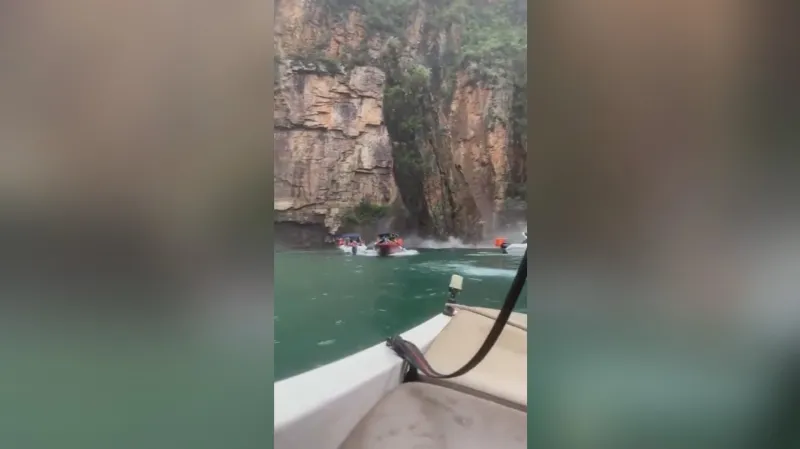 Pád skály v Brazílii zachycený mobilem