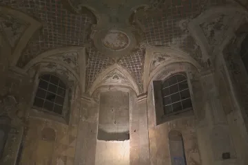 Manželé přes dvacet let zachraňují zchátralý kostel. Jejich snem je propojovat setkání lidí z různých církví