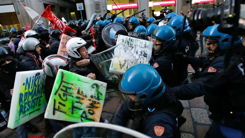 Policie rozehnala demonstraci před La Scalou