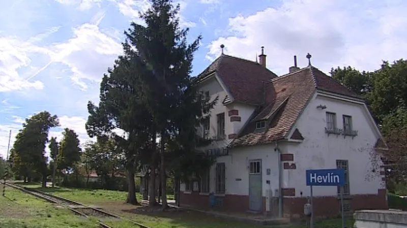 Obec o nevyužívané nádraží stále pečuje