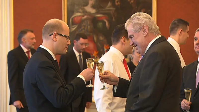 168 hodin: Kdo s koho