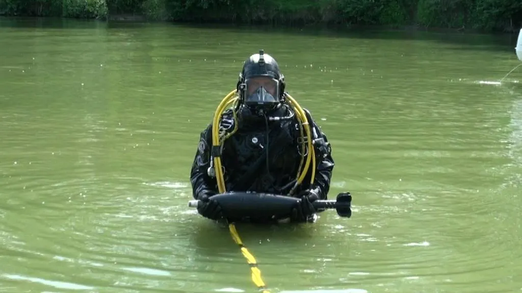 Trénink potápěčů na Dyji