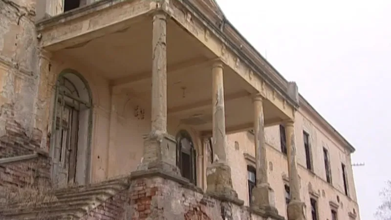 Zámek v Hrušovanech nad Jevišovkou chátrá už řadu let