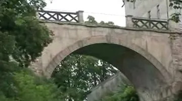 Přístupový most k hradu