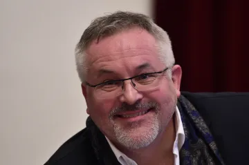 V Benešově odvolali městskou radu i starostu. Novým je Petr Hostek