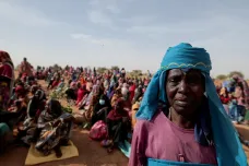 Afriku nejvíc tíží konflikt v Súdánu. Okolní státy zahltilo 250 tisíc uprchlíků