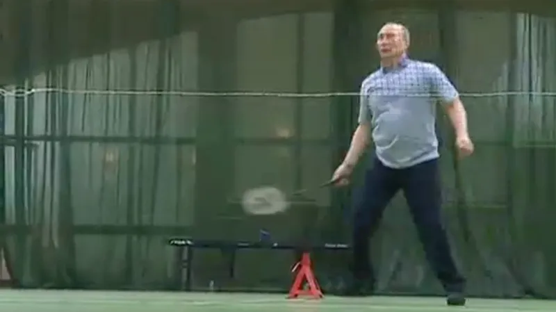 Putin si dal s Medveděvem zápas v badmintonu