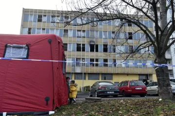 Při požáru ubytovny v Teplicích se dvanáct lidí nadýchalo kouře