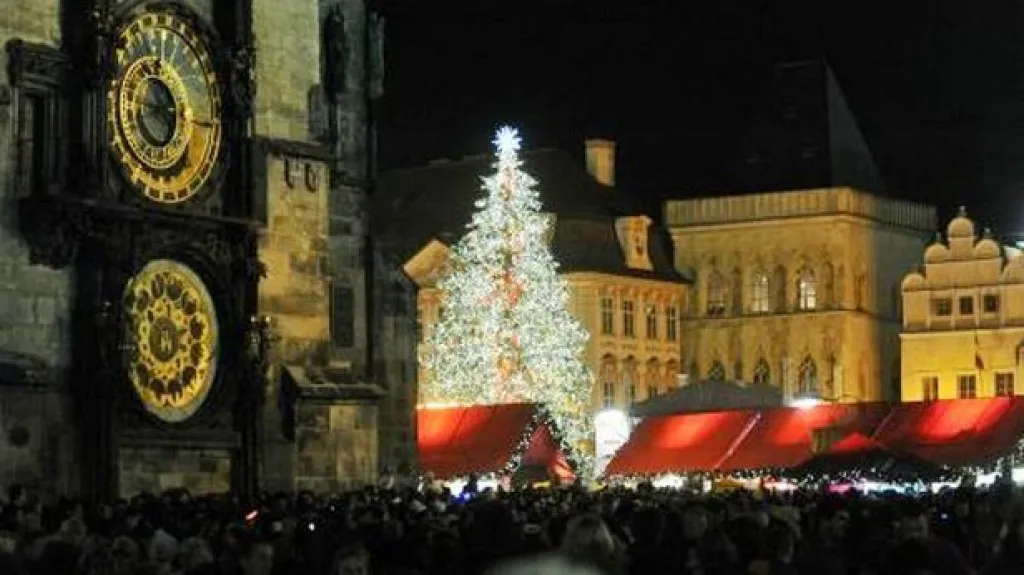 Tradiční vánoční strom na Staroměstském náměstí