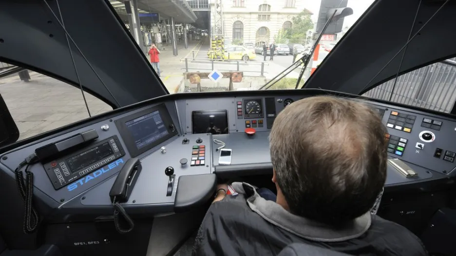 Stanoviště strojvedoucího v jednotce Intercity Flirt
