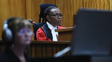 Soudkyně Thokozile Masipaová při čtení rozsudku nad Pistoriusem