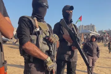 Po stažení Izraelců z Gazy jsou znovu vidět v ulicích ozbrojení teroristé