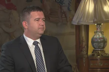 Dohoda o opuštění kvót je vítězstvím Visegrádu, říká Hamáček. Ohledně Pocheho věří v dohodu s Hradem