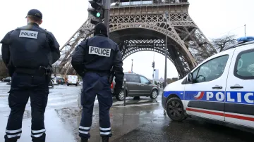 Posílená bezpečností opatření v Paříži