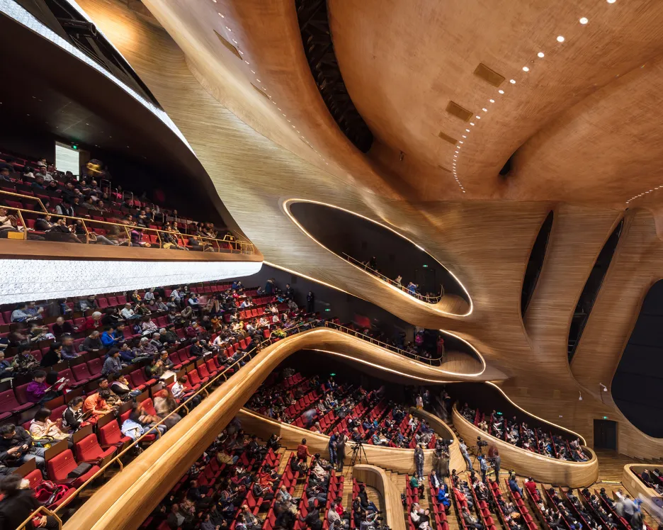 Vítězná série v kategorii Portfolio - šest snímků Opery v čínském Charbinu.