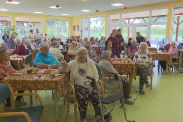 Na důchody si vláda musí půjčit rekordních 63 miliard. Politici začínají opět mluvit o penzijní reformě