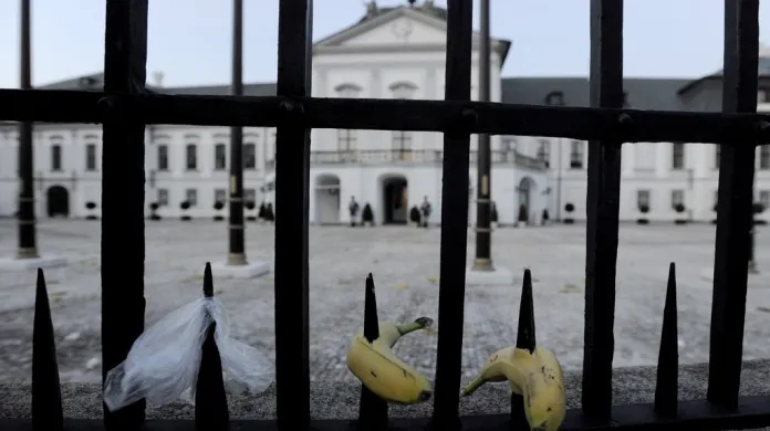 Banány před Prezidentským palácem
