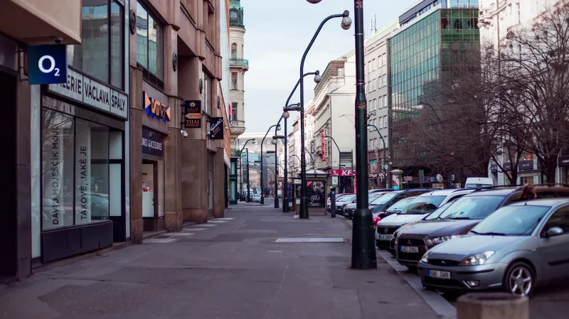 Prázdné ulice Prahy během nařízené karantény z obav rozšíření koronaviru