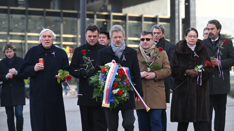 Senátoři uctili památku Jana Palacha, který se v lednu 1969 upálil na protest proti rezignaci společnosti po okupaci vojsk Varšavské smlouvy v srpnu 1968